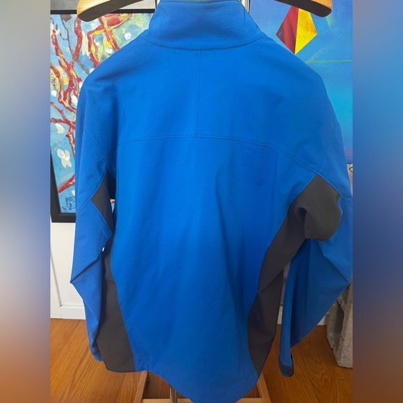 Arc'teryx Black and Blue Outdoor Jacket - Picture 4 of 4